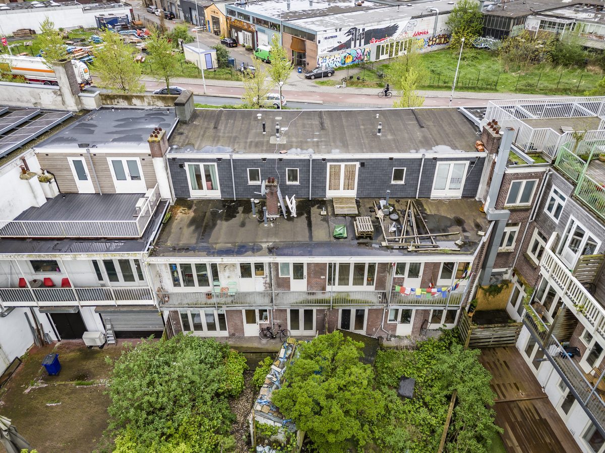 Achterzijde complex met tuinen
